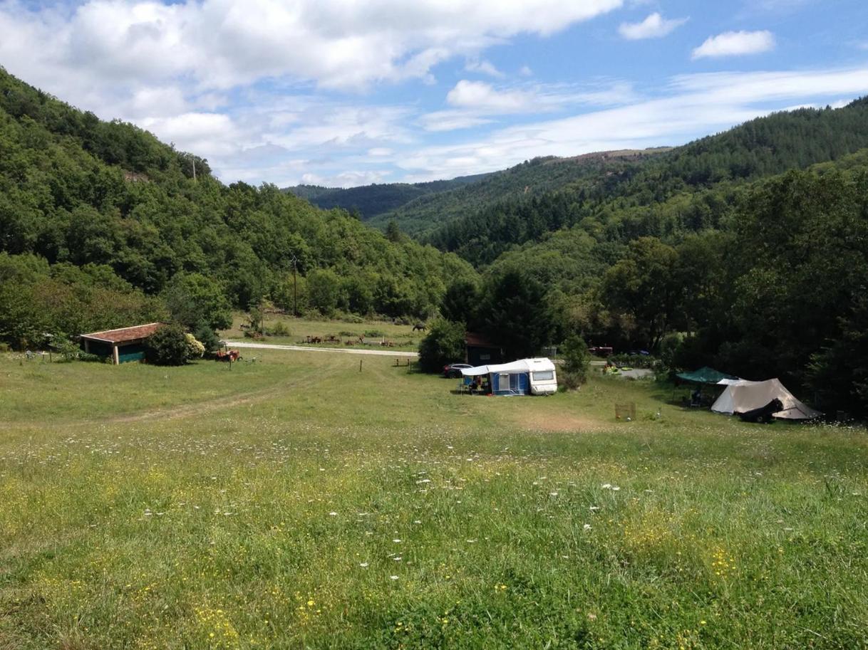 Ferme Les Therondels Saint-Pons-de-Thomieres ภายนอก รูปภาพ