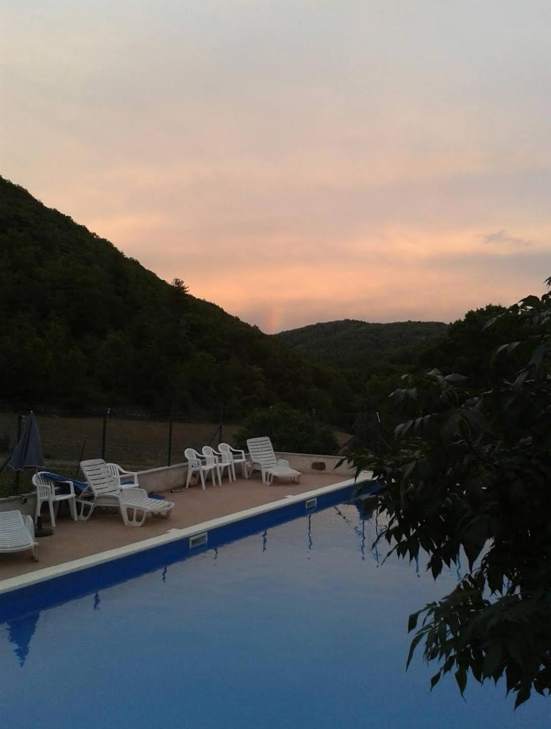 Ferme Les Therondels Saint-Pons-de-Thomieres ภายนอก รูปภาพ